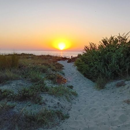 شقة Accesso Diretto Sul Mare Maredilucecala كالامْبْروني المظهر الخارجي الصورة